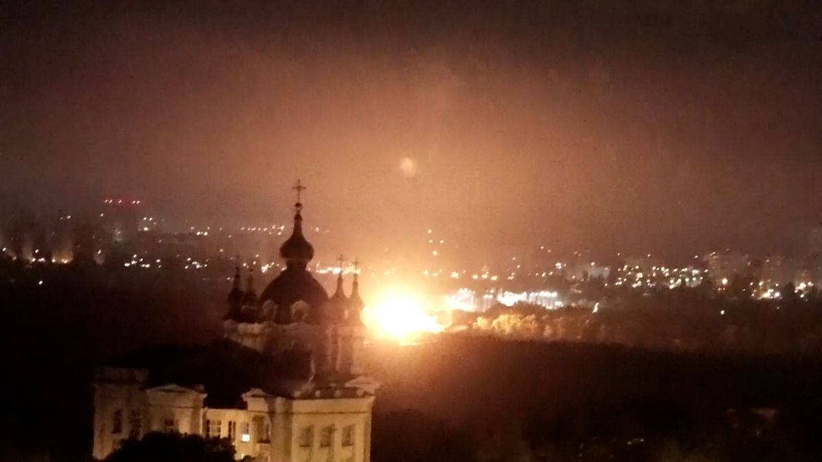 Kyjev čelí masivnímu ruskému vzdušnému útoku